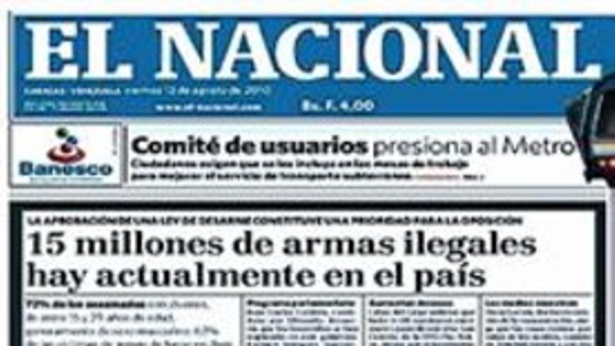 Criminalidad  8 Un jefe narco, de patrulla en un barrio de Caracas. Abajo, la portada de 'El Nacional'.