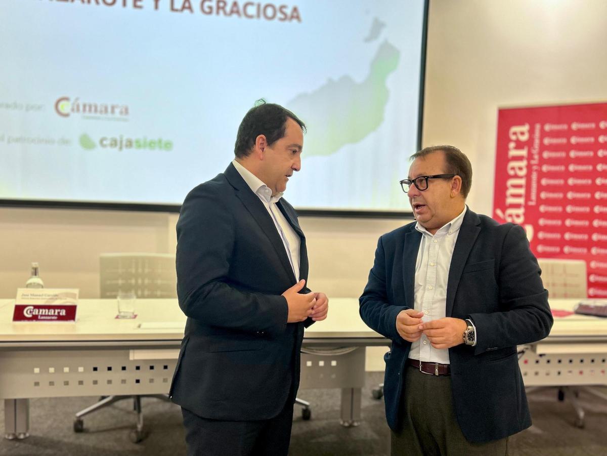 José Valle y José Manuel Garrido, este martes, en la presentación del Boletín de Coyuntura Económica en la Cámara de Comercio de Lanzarote y La Graciosa