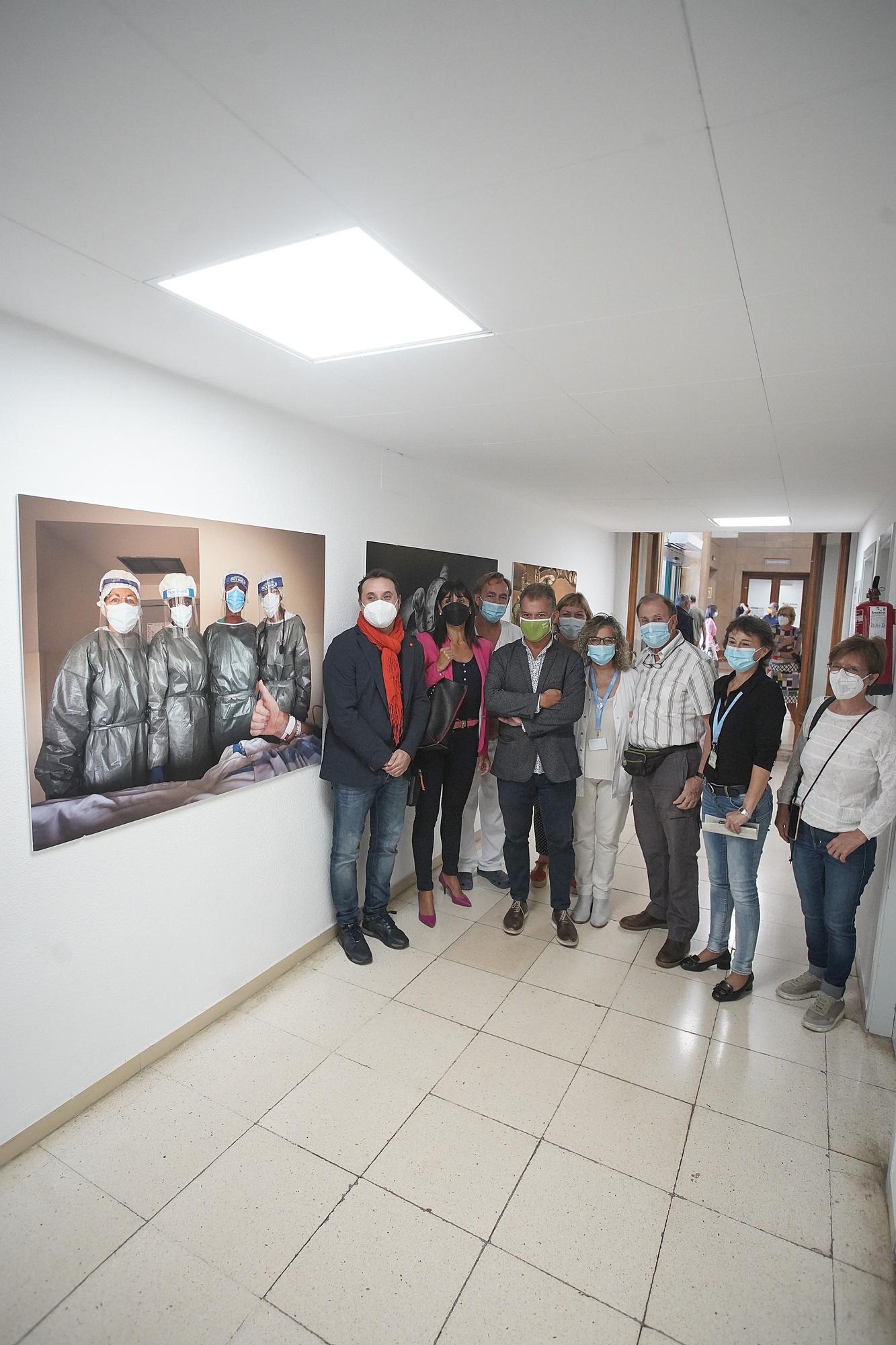 Exposició d'homenatge als sanitaris dels últims 40 anys amb imatge del fotoperiodista Tino Soriano