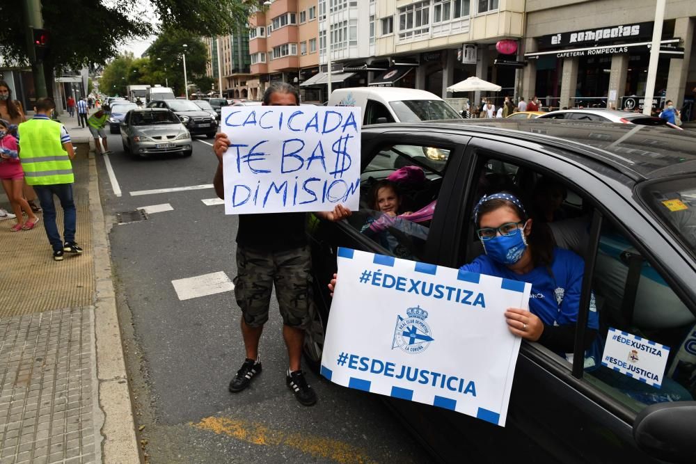 La caravana en defensa del Deportivo colapsó el tráfico en varios puntos de A Coruña.