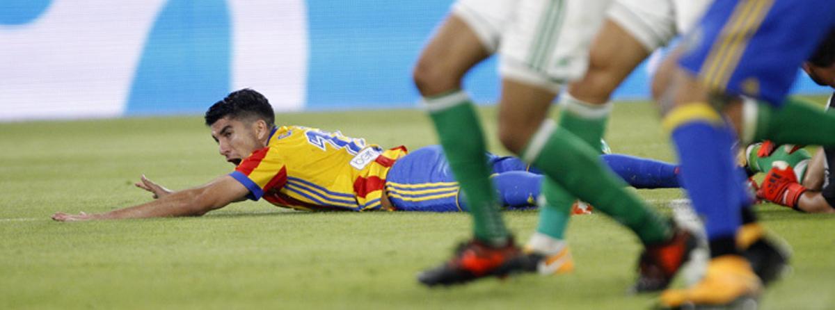 Festival del Valencia frente al Betis... con suspense final