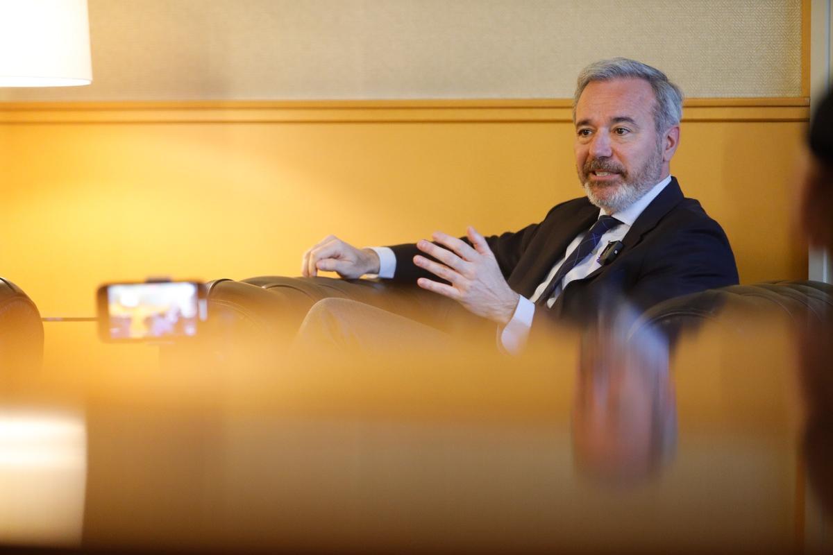 Jorge Azcón durante su entrevista con EL PERIÓDICO.