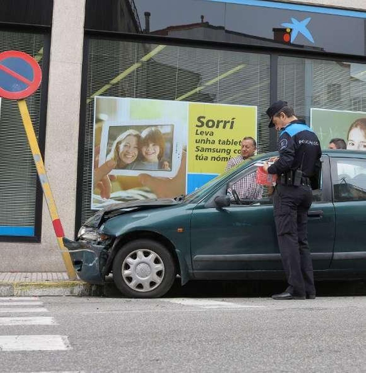 La calle de Luis A. Mestre registra una colisión múltiple y el atropello de una joven
