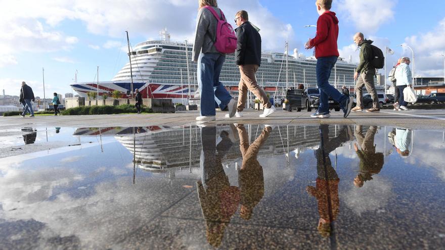 Triple escala de cruceros con 9.500 turistas en A Coruña