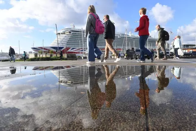 Triple escala de cruceros con 9.500 turistas en A Coruña