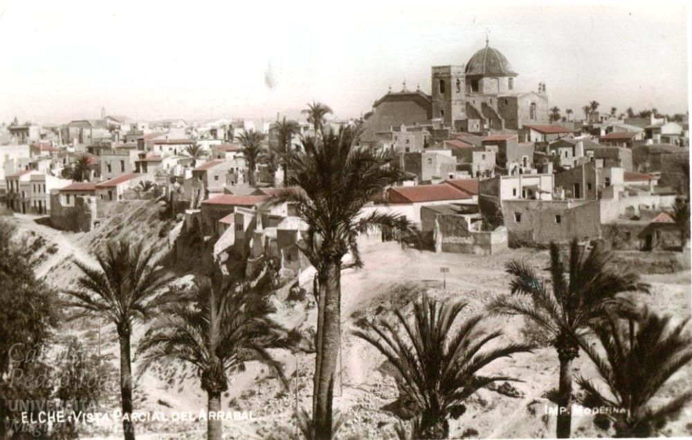 Las viviendas que formaban parte de la zona residencial, donde se aprecia la antigua iglesia de San Juan, en los años 30