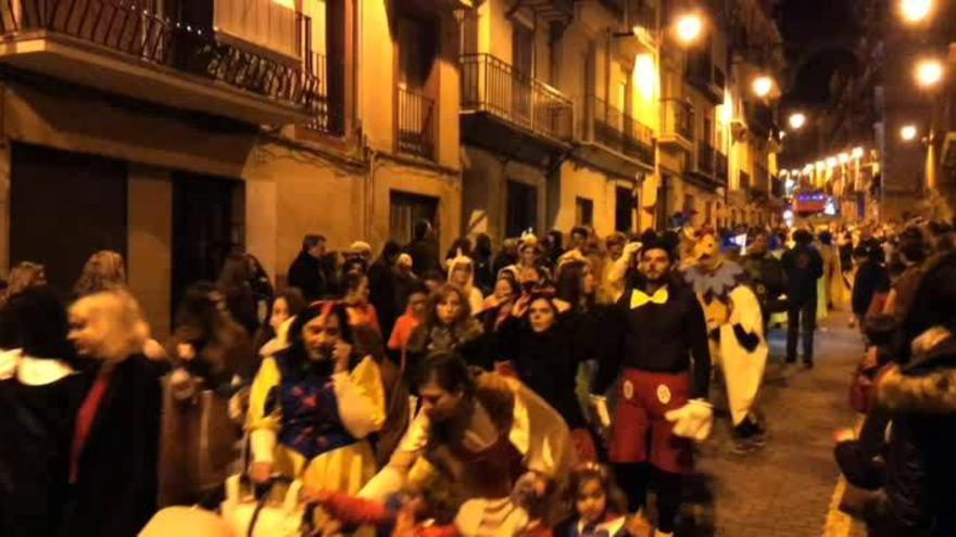 Multitudinario baile de Carnaval en Alcoy