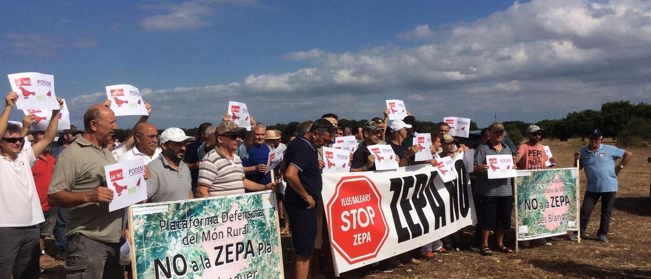 Imagen de una protesta contra la ZEPA en la finca de Talapi (sa Pobla) en 2017.