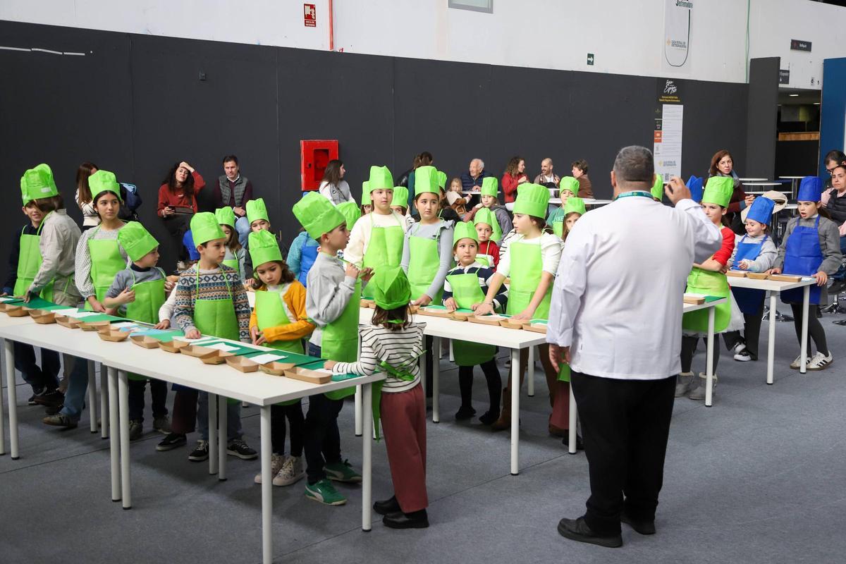 35 niños participan en un taller de cocina celebrado en Ifeba, en el marco de la II Feria Espiga de Badajoz.