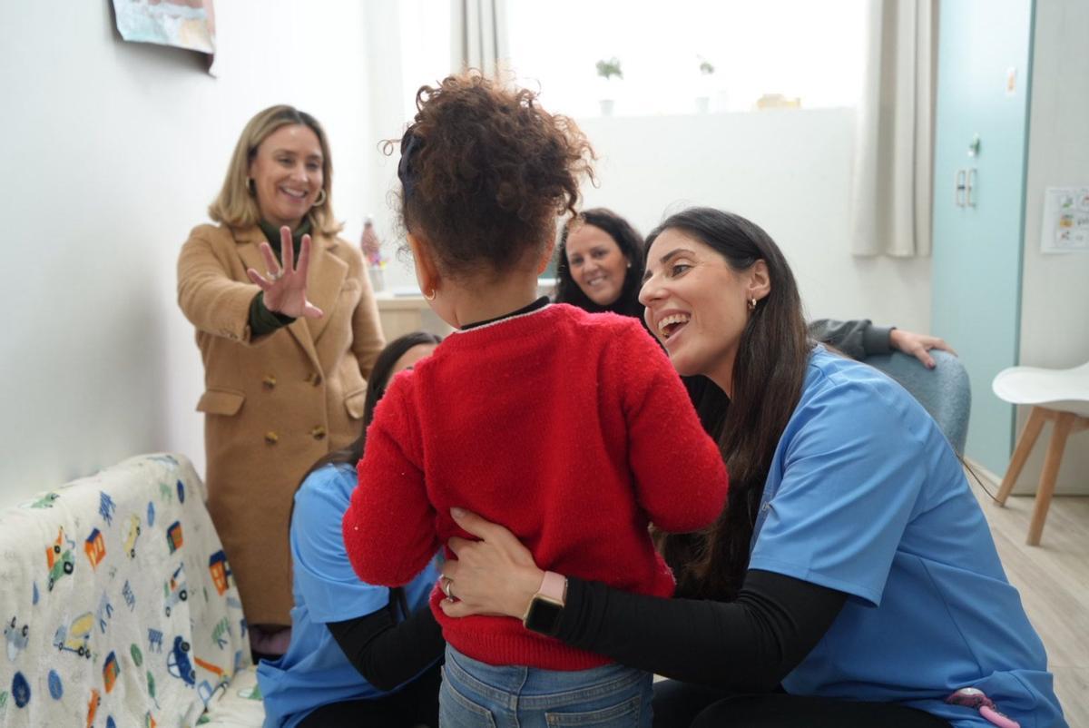 La consejera Conchita Ruiz ha visitado este martes las instalaciones del nuevo CDIAT ‘Conecta Fuente Álamo’ junto a la alcaldesa del municipio, Juana María Martínez