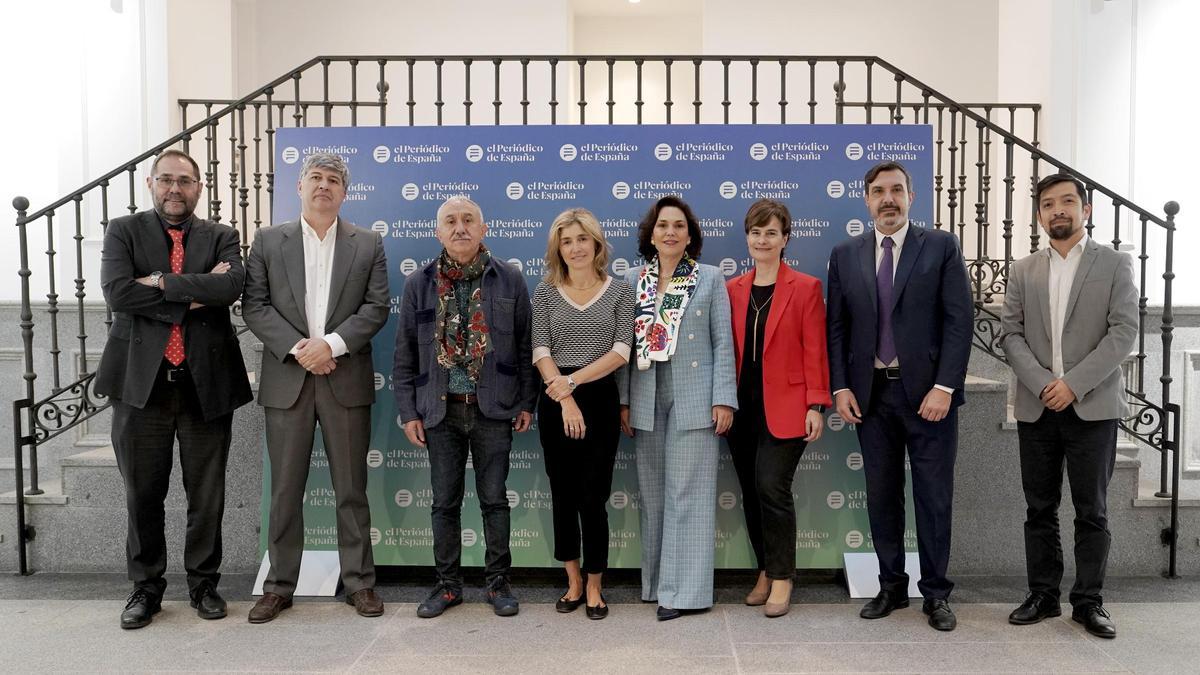 De izquierda a derecha, Armando Huerta, director de 'El Periódico de España'; José Manuel Candela, director territorial Centro en Banco Sabadell; Pepe Álvarez, secretario general de UGT; Ainhoa Moll, directora editorial y adjunta a la Presidencia de Prensa Ibérica; Verónica García Castelo, presidenta de la Asociación de la Empresa Familiar de Madrid (Adefam); María Jesús Luego, directora de la Oficina de Presidencia, Comunicación y Marketing de la Cámara de Comercio; José Luis Ayllón, director de Presidencia y del Departamento de Asuntos Públicos y Relaciones con las Cortes de la CEOE, y Danilo Bustamante, miembro de Asuntos Públicos y Relaciones Institucionales en Naturgy.