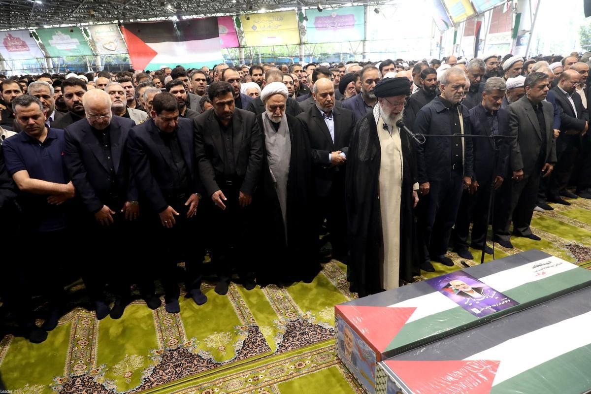 Miles de iraníes participan en el funeral del líder de Hamás Ismail Haniya