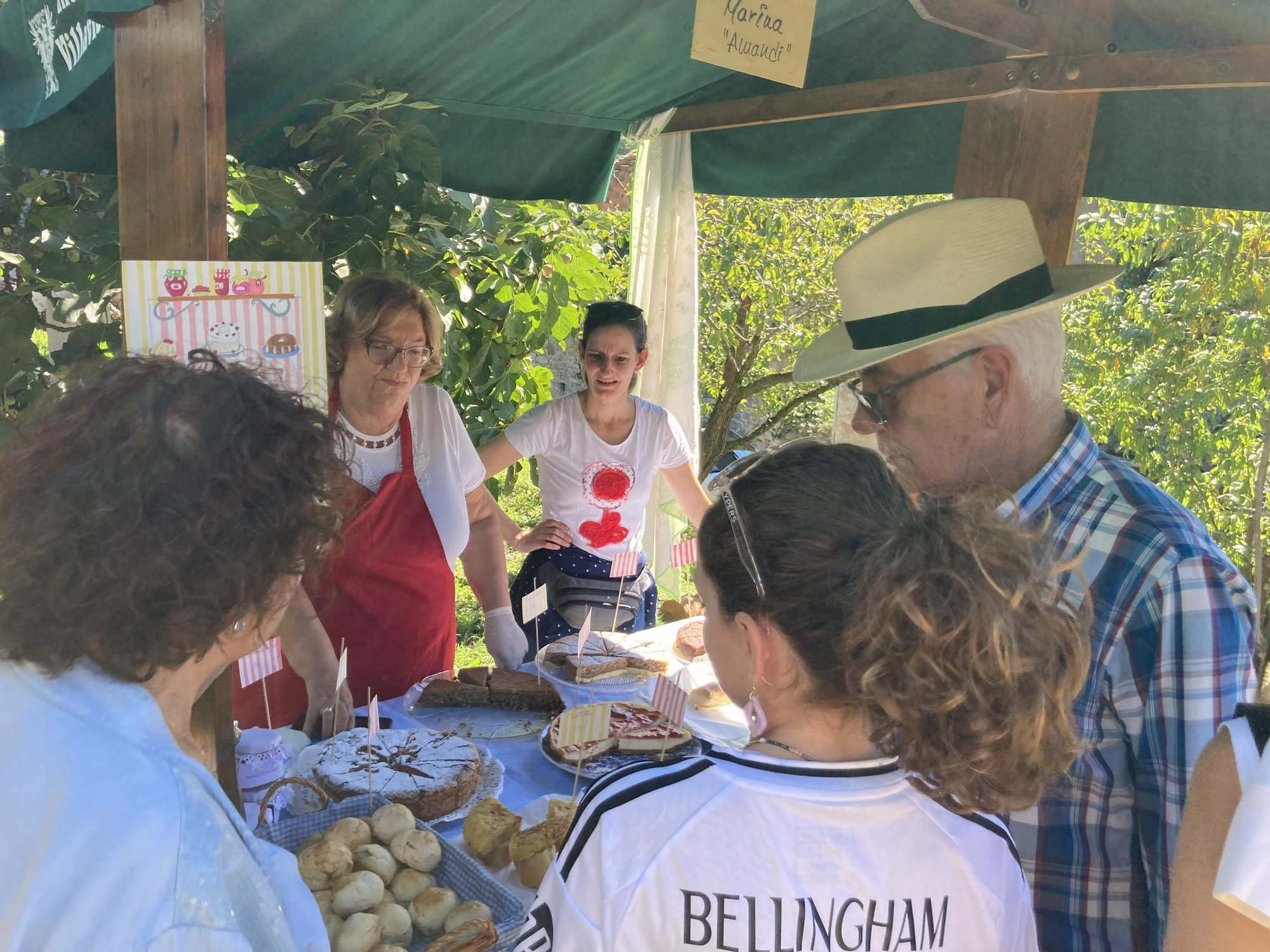 El ambiente "más guapo y asturiano" en la Feria de los Figos de Rozaes: así discurrió la soleada jornada de domingo