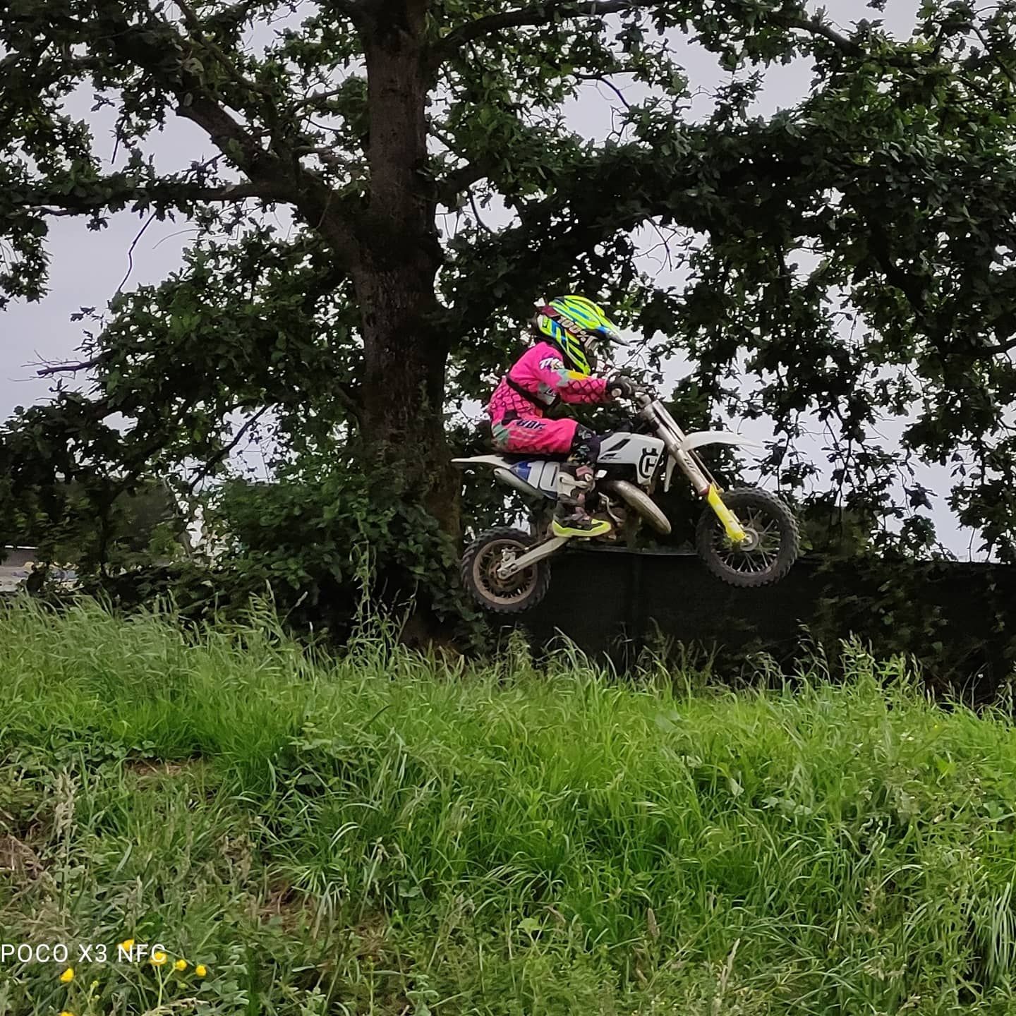 La pequeña Cloe Marrón lidera el campeonato de España de motocross