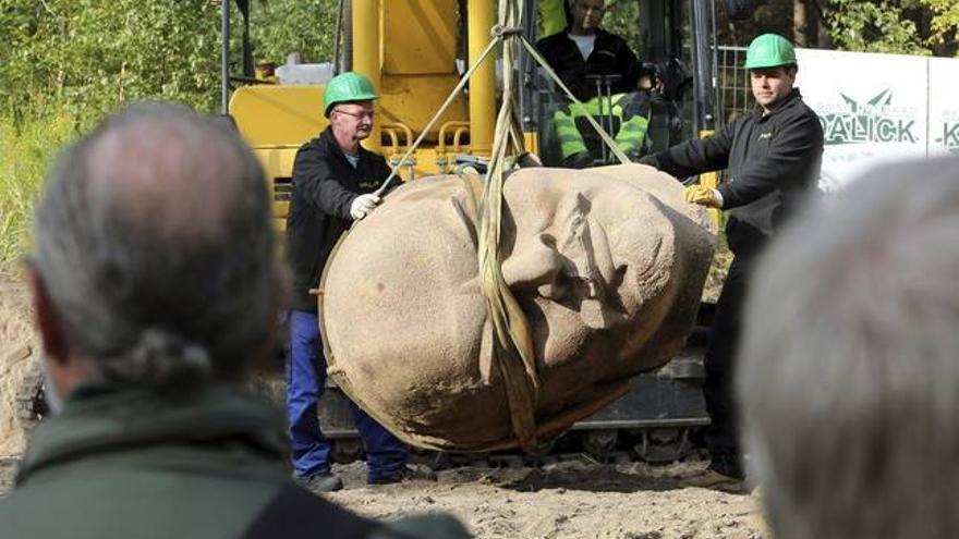 Berlín rescata para una exposición un polémico y gigantesco busto de Lenin