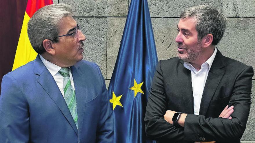 El presidente de Nueva Canarias, Román Rodríguez (izquierda), y el dirigente de Coalición Canaria, Fernando Clavijo.