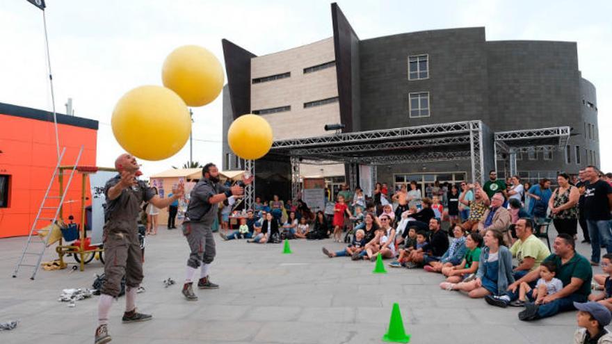 Un momento de las actividades celebradas ayer en la Feria del Libro.