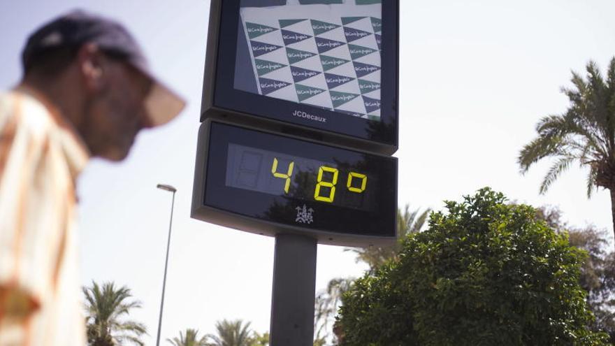 Un termómetro marca 48 grados en Córdoba.