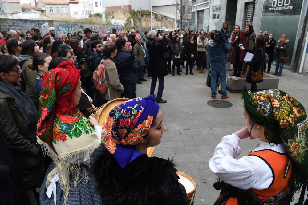 Ocho de marzo y Elvira Bao, en el callejero