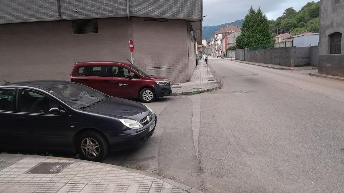 El lugar donde se produjo la agresión que sobresaltó al vecindario en El Entrego.