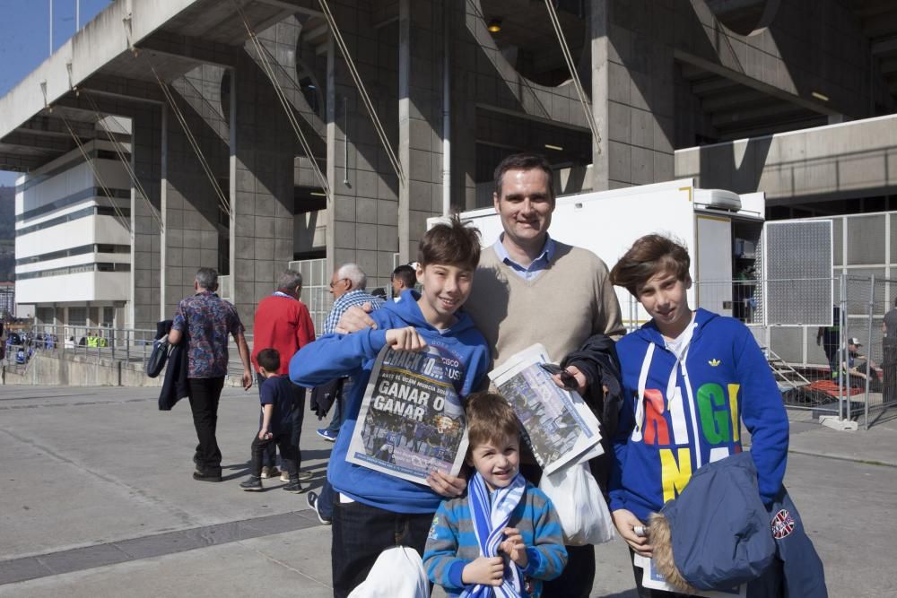 La 'Marea Azul' anima al Oviedo ante el UCAM Murcia