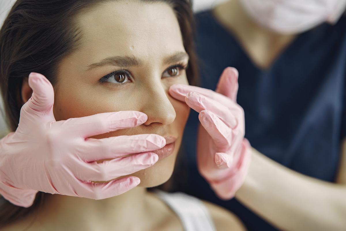 La rinoplastia es una de las operaciones de cirugía estética que más ha aumentado por el uso de la mascarilla