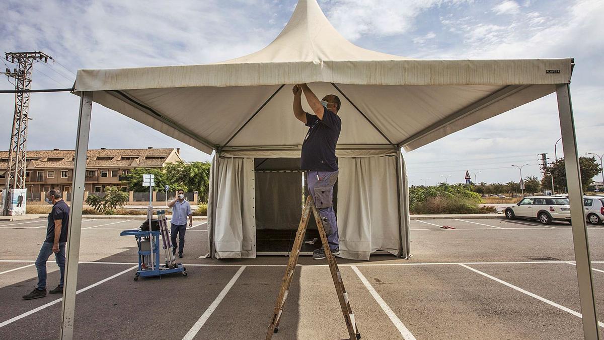 Vuelta a la normalidad: el hospital de  Sant Joan desmonta las carpas de las PCR