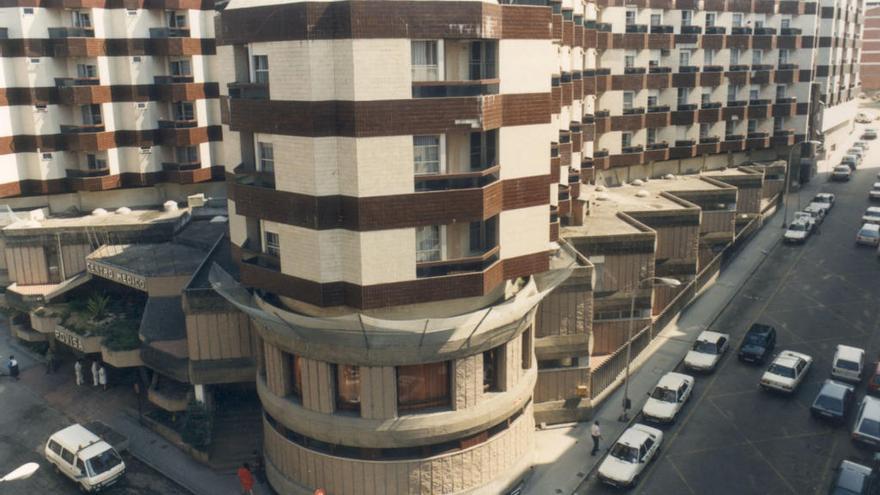 El edificio de Povisa en 1980. //FDV