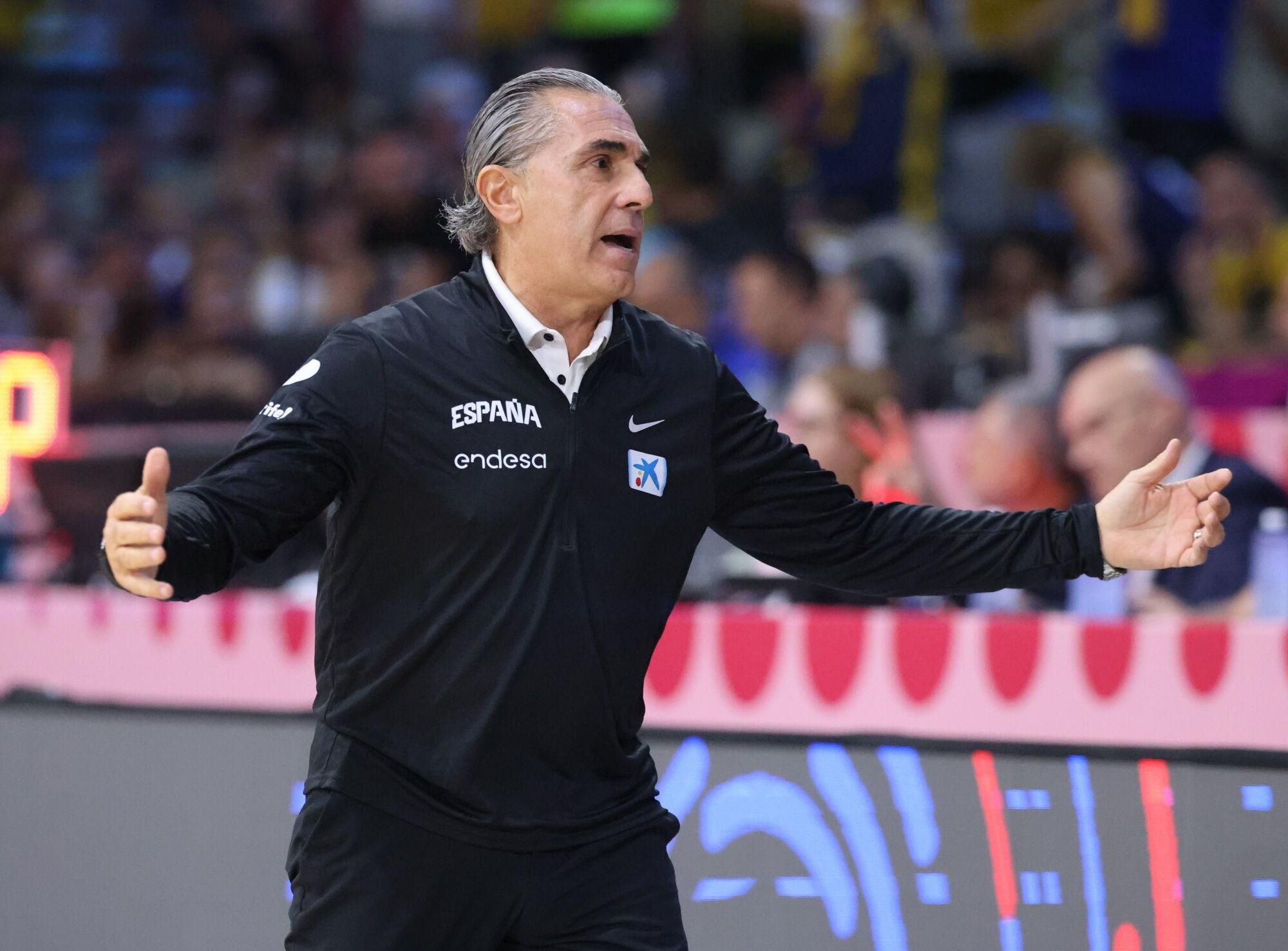 LIMASSOL (Cyprus), 30/08/2025.- Spain's head coach Sergio Scariolo reacts during the FIBA EuroBasket 2025 group phase basketball match between Spain and Bosnia and Herzegovina, in Limassol, Cyprus, 30 August 2025. (Baloncesto, Bosnia-Herzegovina, Chipre, España) EFE/EPA/GEORGI LICOVSKI