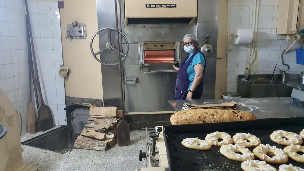 Con las manos en la masa. Interior del horno.