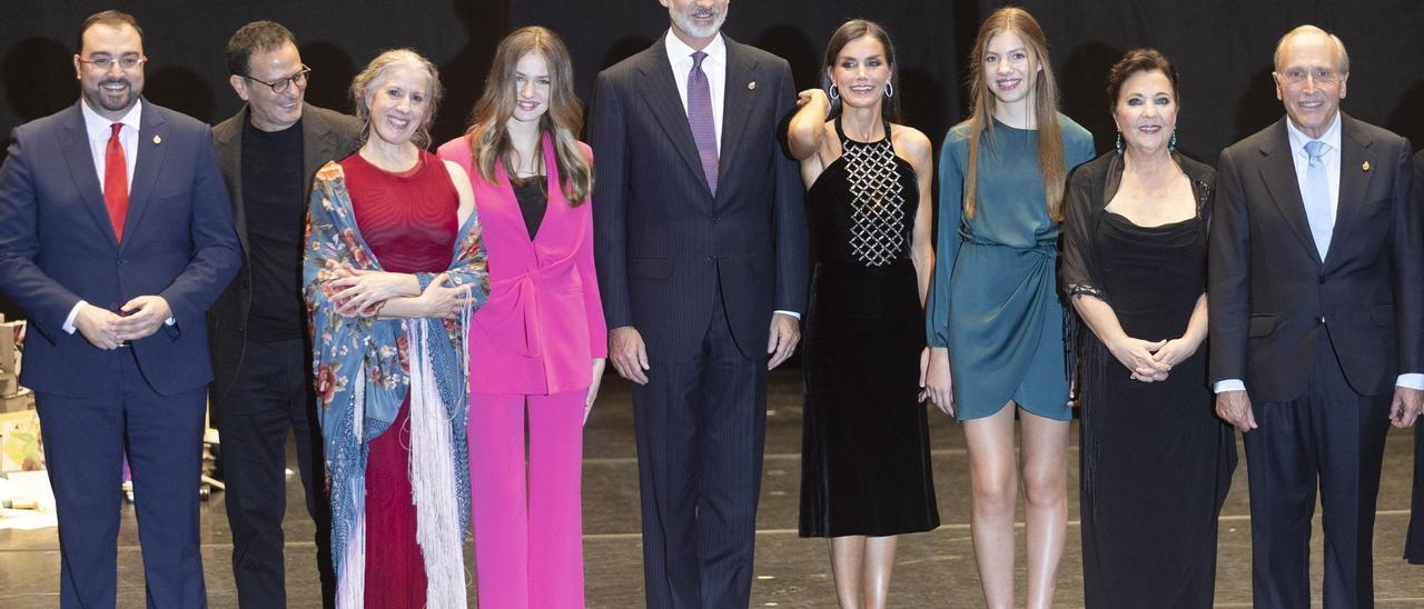 La Familia Real asiste en Oviedo al tradicional concierto de los premios Princesa de Asturias.