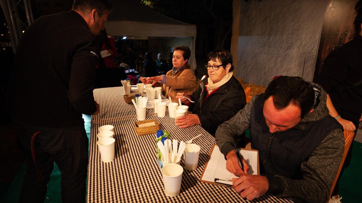 Pruebas de salsa de Nadal en una edición anterior de la &#039;xacota&#039;. Vicent Marí