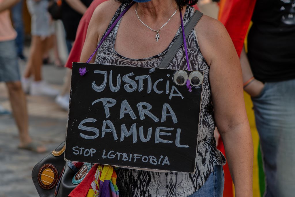 Concentración en Cartagena para pedir justicia por el asesinato homófobo cometido en Galicia