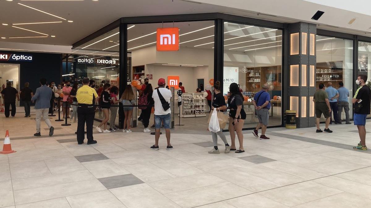 Exterior de la nueva tienda de Xiaomi en el centro comercial El Ingenio.