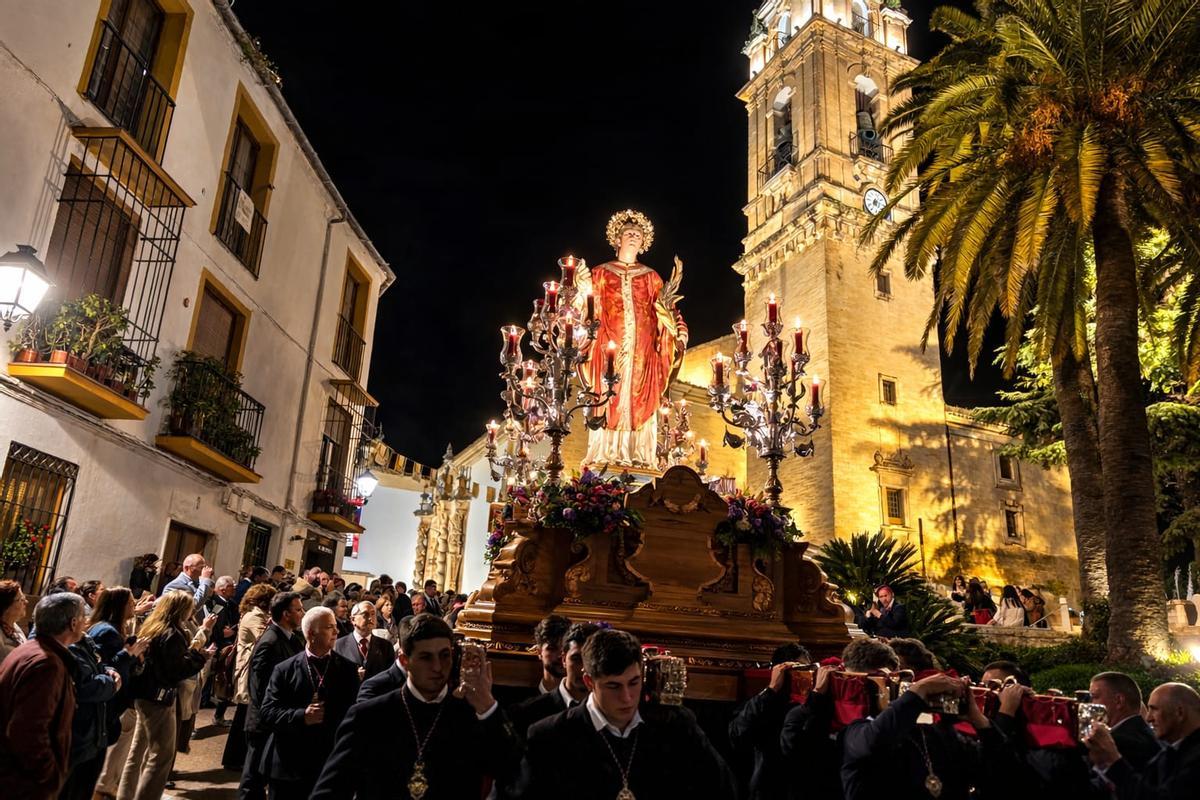 San Rodrigo Mártir procesiona por las calles de Cabra.