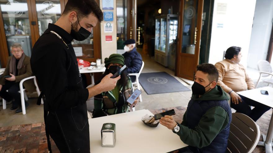 Estos son los dos puntos físicos donde puedes acudir a solicitar el pasaporte Covid en Málaga