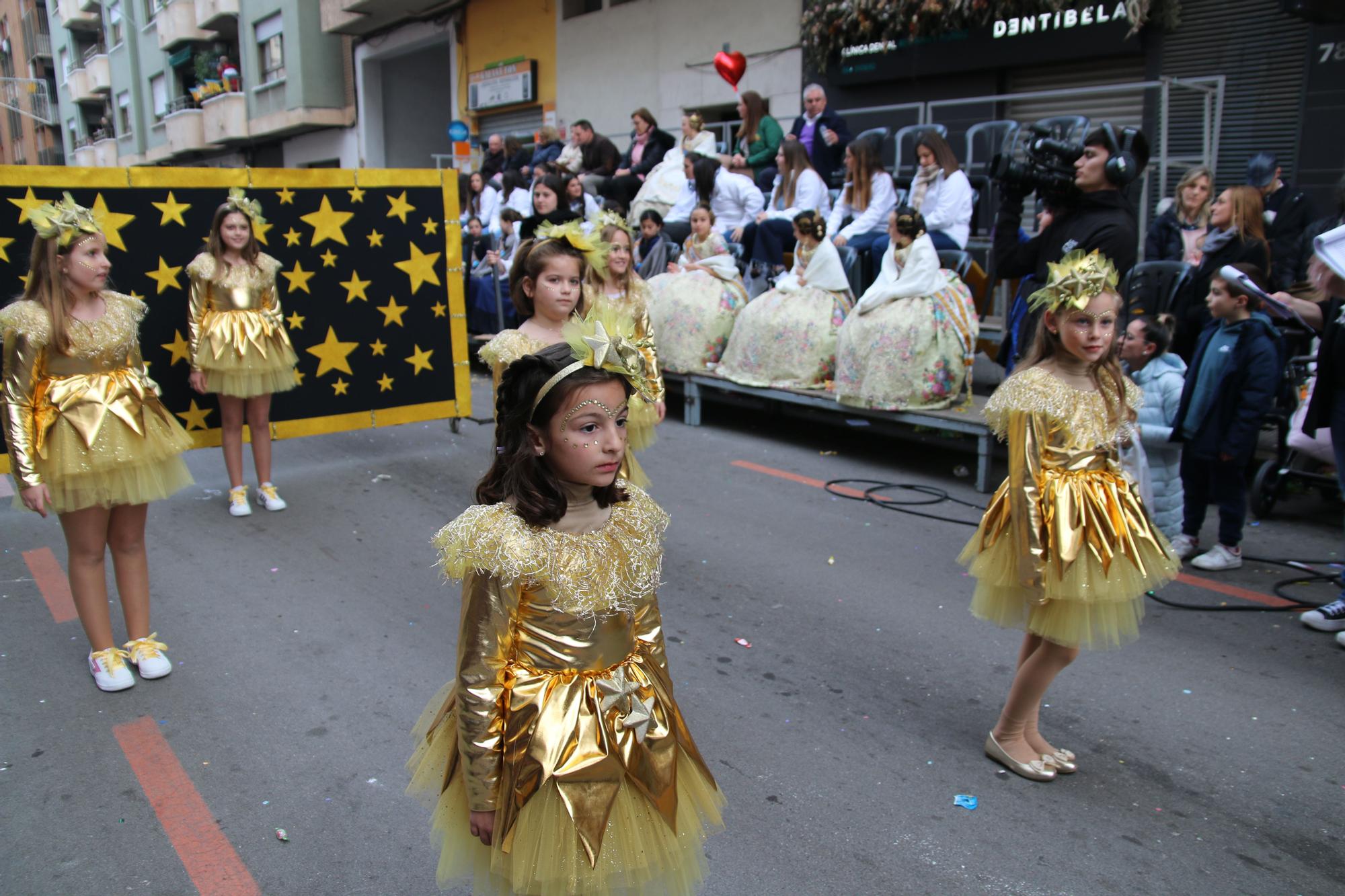 Búscate en las fotos del premio al Barri València en la cabalgata del Ninot infantil de Burriana