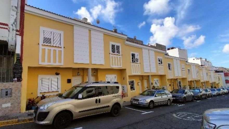 Mejora de las fachada, cubiertas e instalación de aerotermia: así será la rehabilitación de 245 viviendas en Mogán