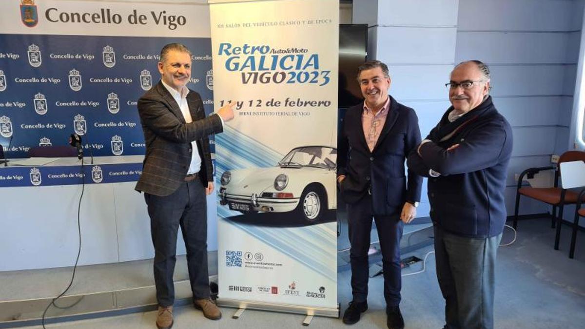 De izquierda a derecha, el concejal Ángel Rivas, Enrique Elvira, y el gerente del Ifevi, Arsenio Prieto. |