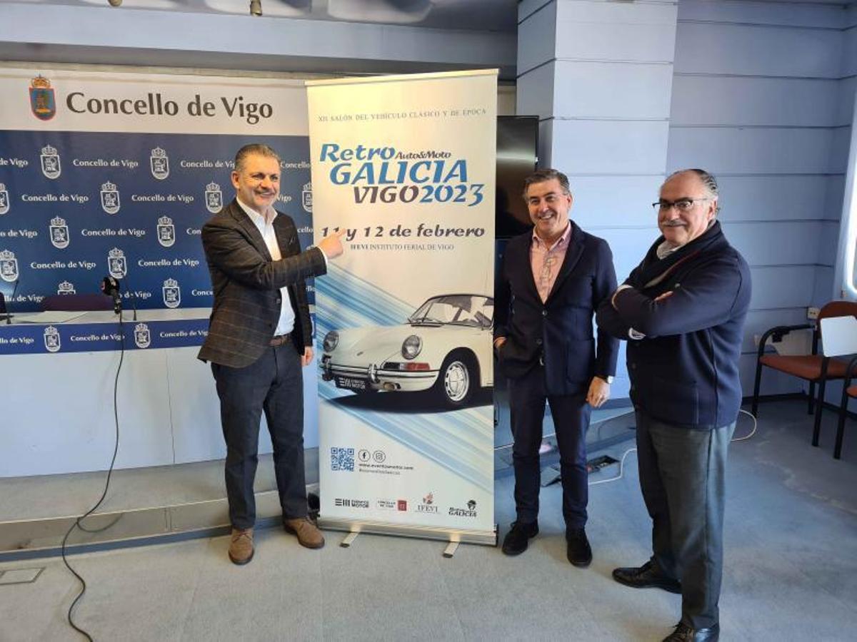 De izquierda a derecha, el concejal Ángel Rivas, Enrique Elvira, y el gerente del Ifevi, Arsenio Prieto. |