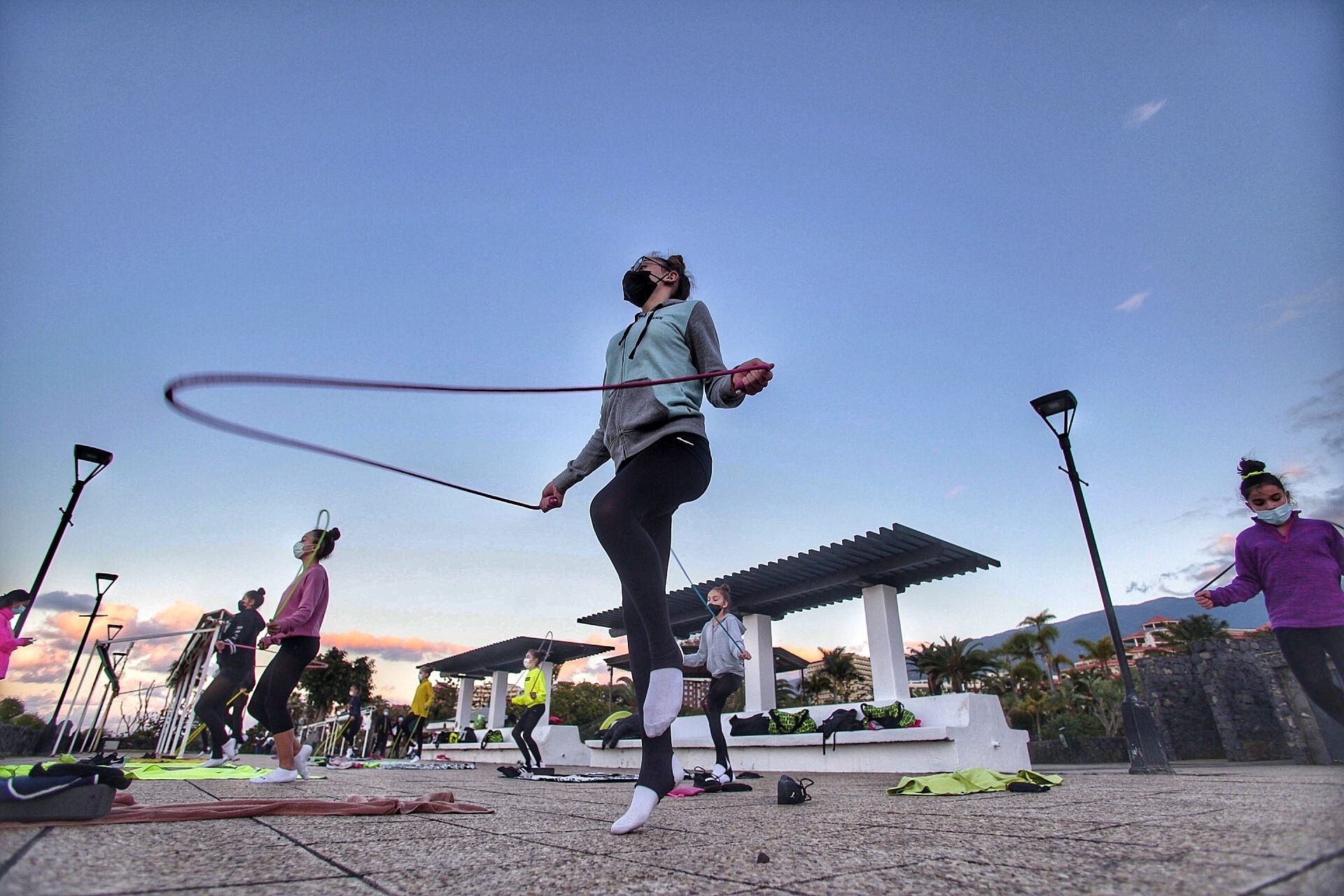 Gimnasia Rítimica: Club Intara de Los Realejos ensayando en Playa Jardín