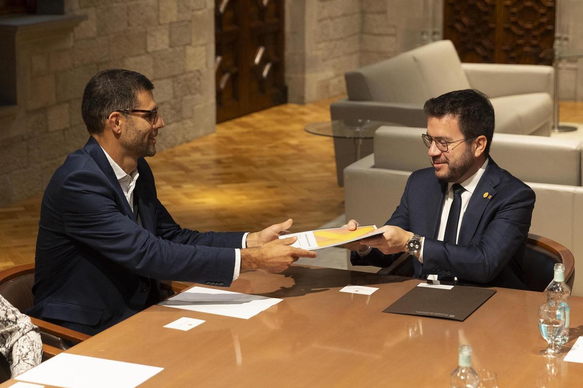 El politólogo Marc Sanjaume y el 'president' Pere Aragonès.