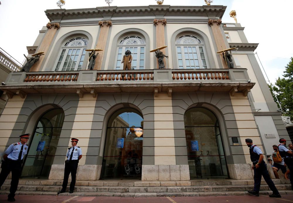 Exhumació del cadàver de Dalí.