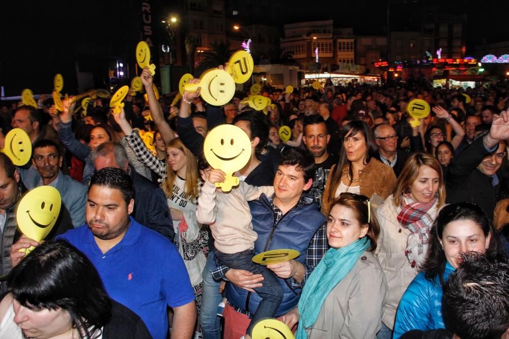Miles de personas se entregan al espectáculo organizado por la Orquesta Panorama durante las fiestas de San Xosé Obreiro de Marínsta Panorama en Marín!