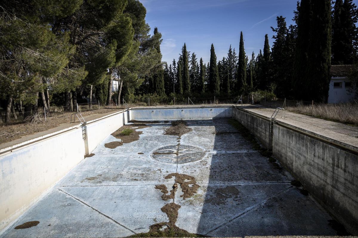 En imágenes | Así está la abandonada escuela de aviación del Aeropuerto de Huesca