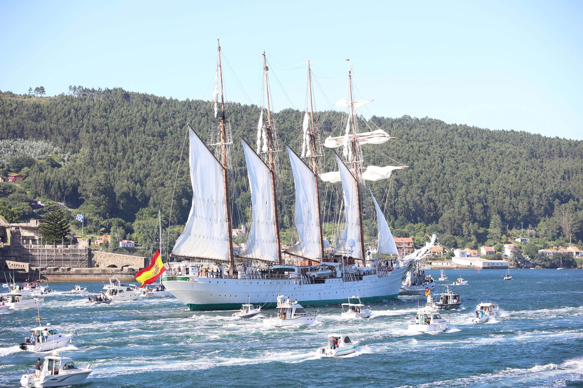 Llega a Ferrol el buque escuela de la Armada Juan Sebastian Elcano con la princesa Leonor a bordo