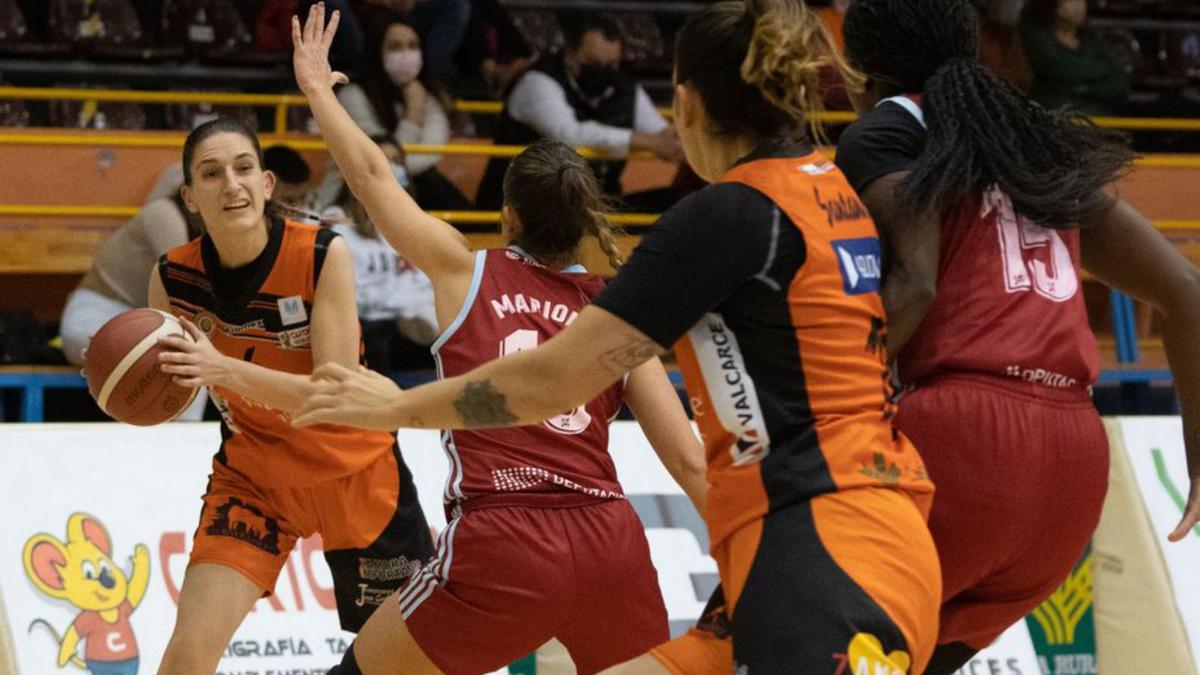 Marta Gómez, con el balón.