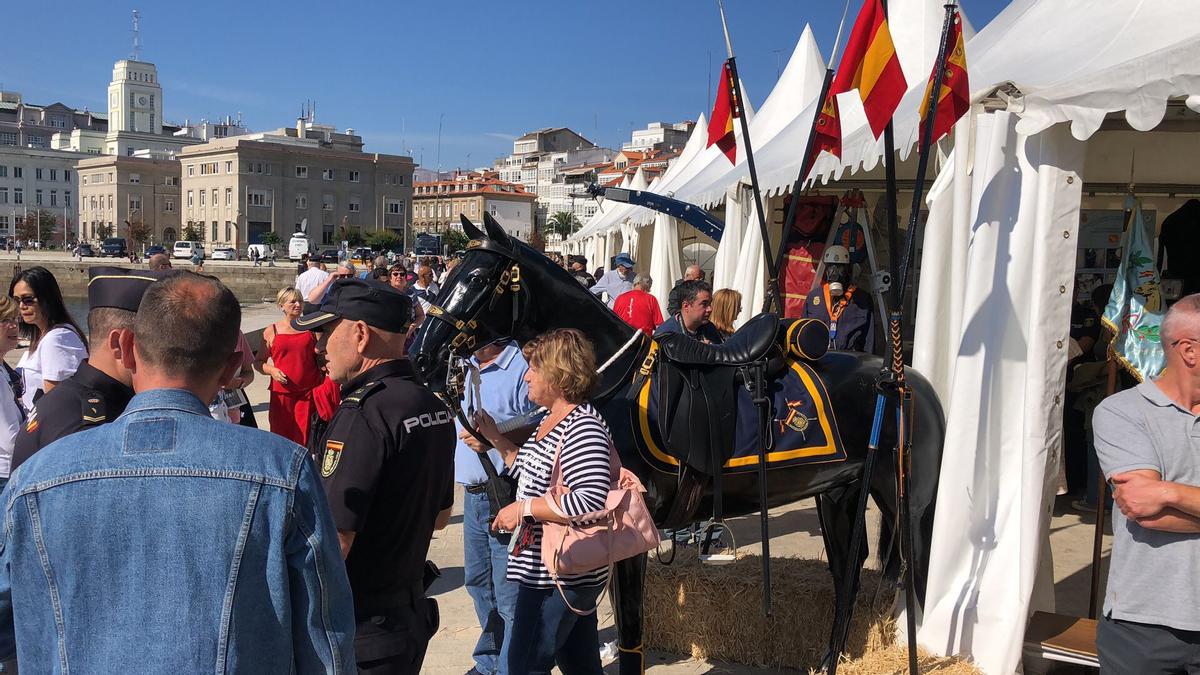 Exposición en O Parrote dentro de los actos del Día de la Policía Nacional en A Coruña.