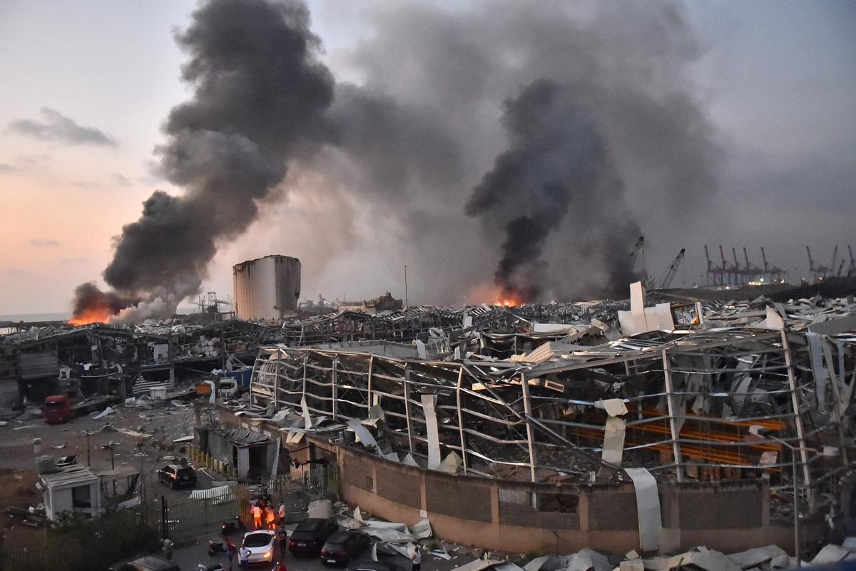 4 de agosto de 2020 , vista general de la escena de una explosión en el puerto de la capital del Líbano, Beirut