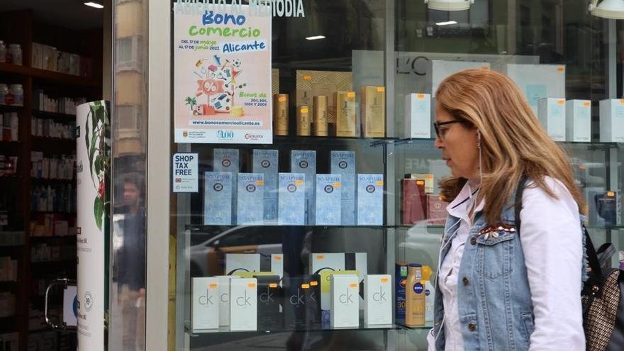 El Bono comercio de Alicante se agota en una hora en su primer día de venta general